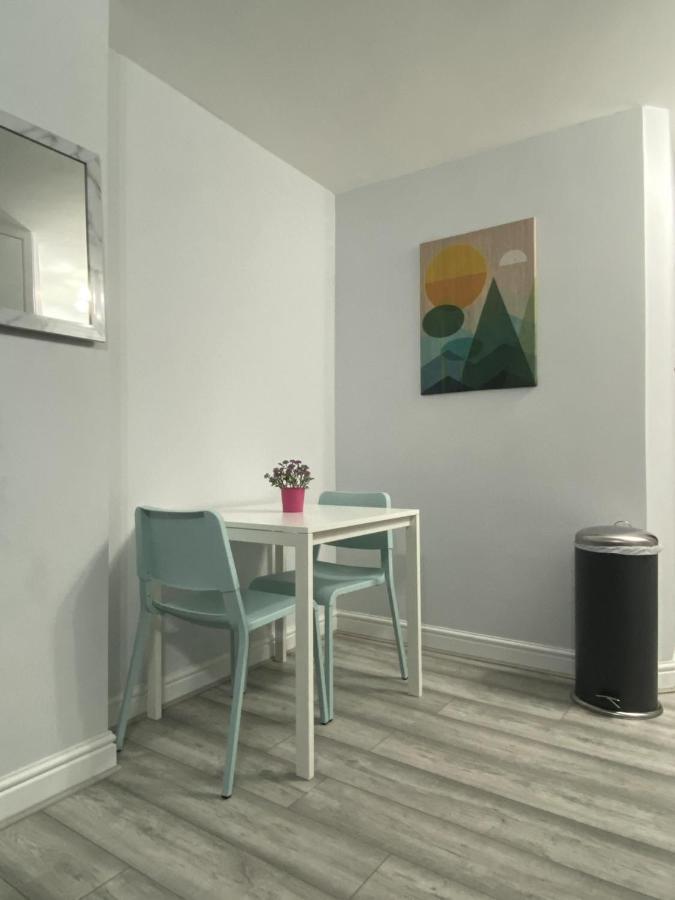 Comfortable - Cosy - Budget Studios In City Center 런던 외부 사진