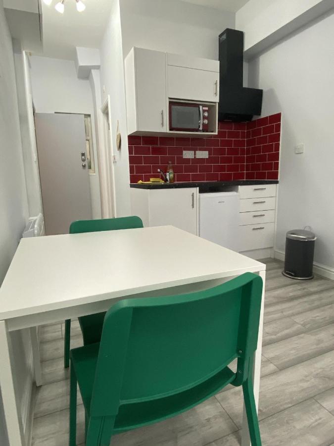 Comfortable - Cosy - Budget Studios In City Center 런던 외부 사진
