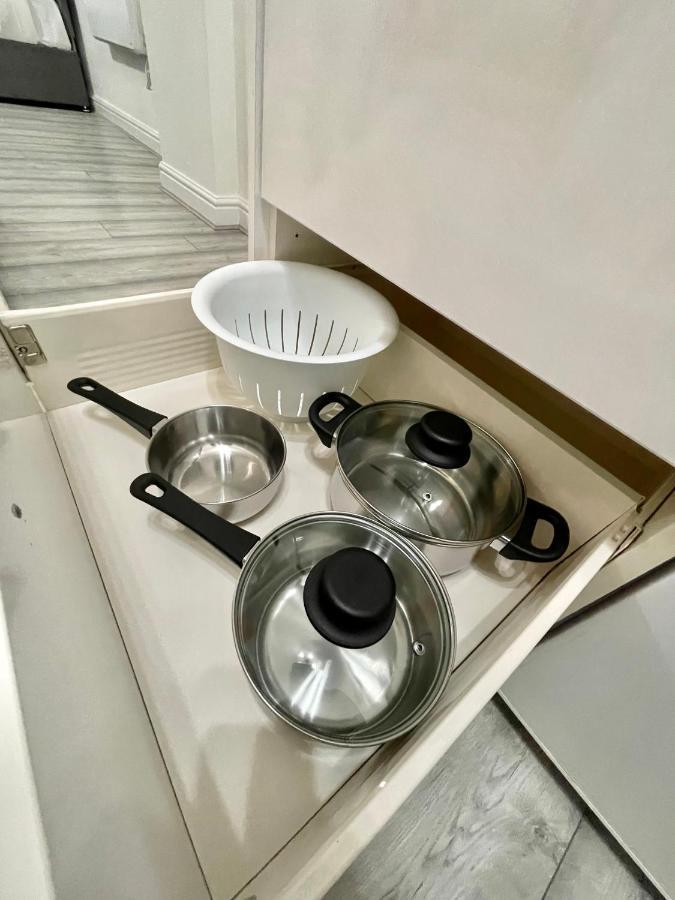 Comfortable - Cosy - Budget Studios In City Center 런던 외부 사진