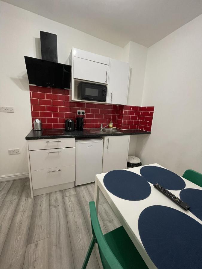Comfortable - Cosy - Budget Studios In City Center 런던 외부 사진
