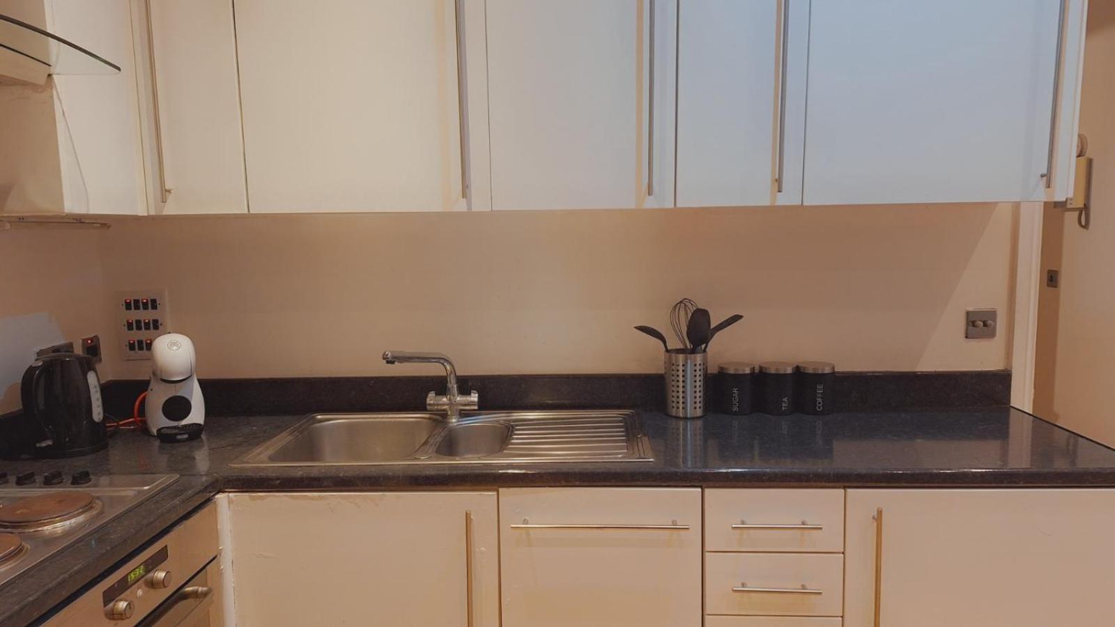Comfortable - Cosy - Budget Studios In City Center 런던 외부 사진