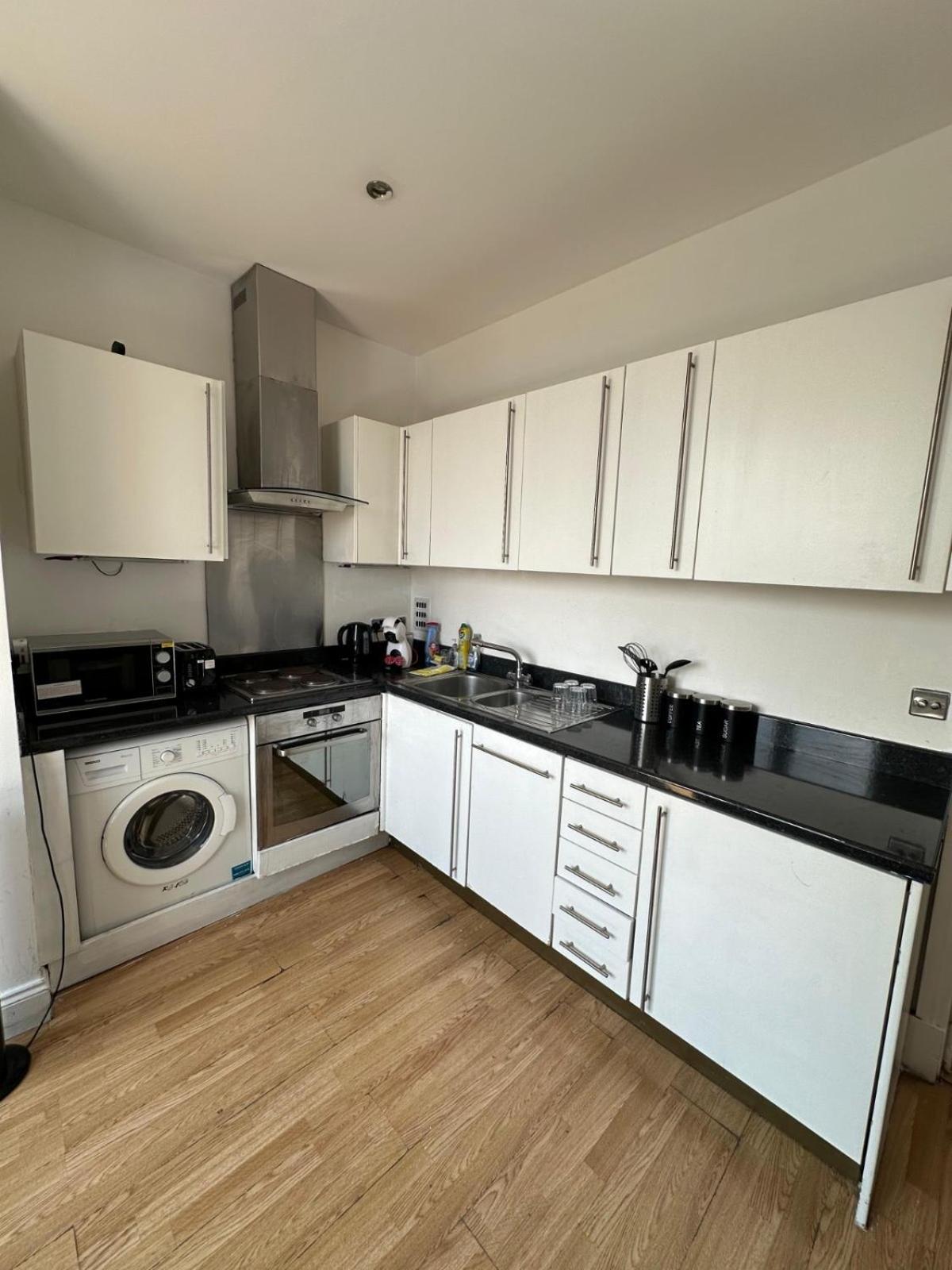 Comfortable - Cosy - Budget Studios In City Center 런던 외부 사진