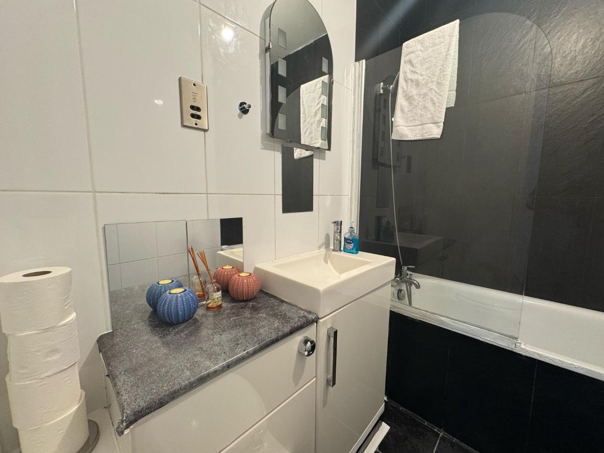Comfortable - Cosy - Budget Studios In City Center 런던 외부 사진
